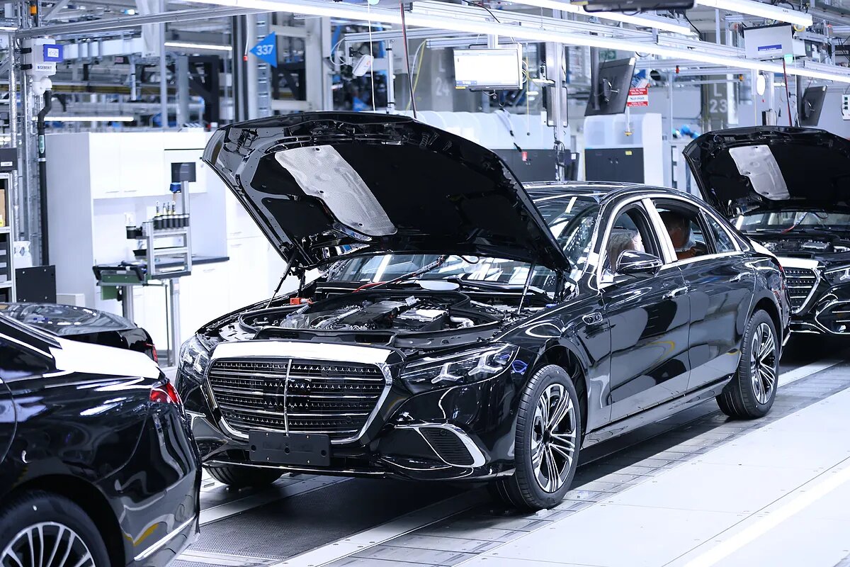 Trump eleva a 25 % aranceles a autos de la Unión Europea
