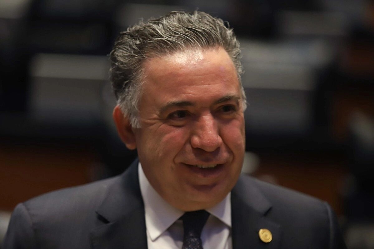 Enrique Inzunza seguirá en el Senado pese a señalamientos de EU