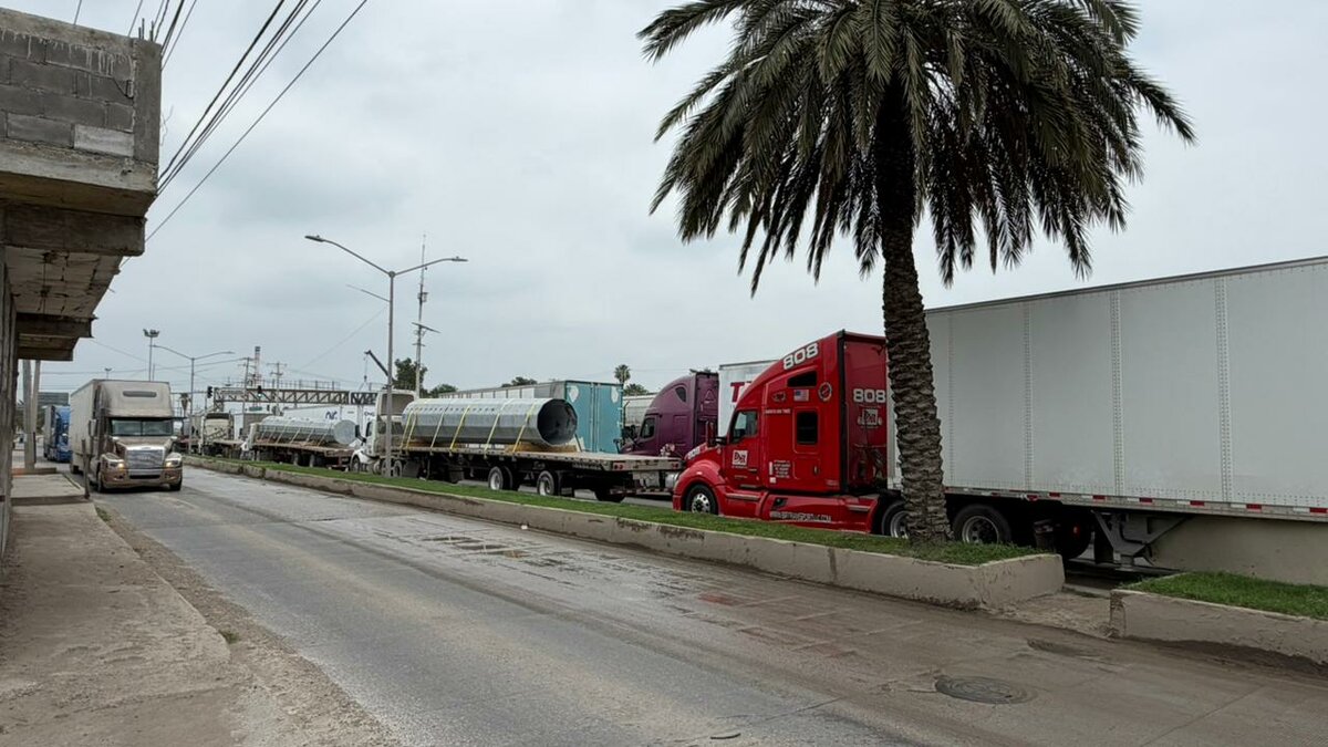 Transportistas sin registro electrónico enfrentan alza en peajes fronterizos