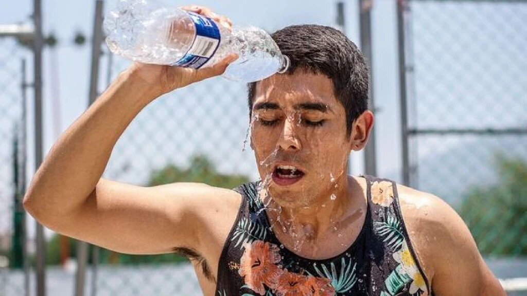 ISSSTE exhorta a la población a prevenir enfermedades durante temporada de altas temperaturas