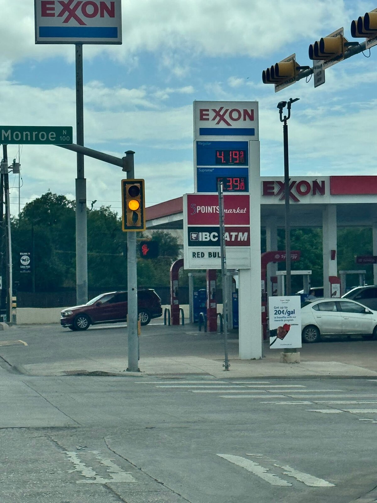 Gasolina : En diversas estaciones de servicio, el combustible regular ya se comercializa por encima de ese costo.