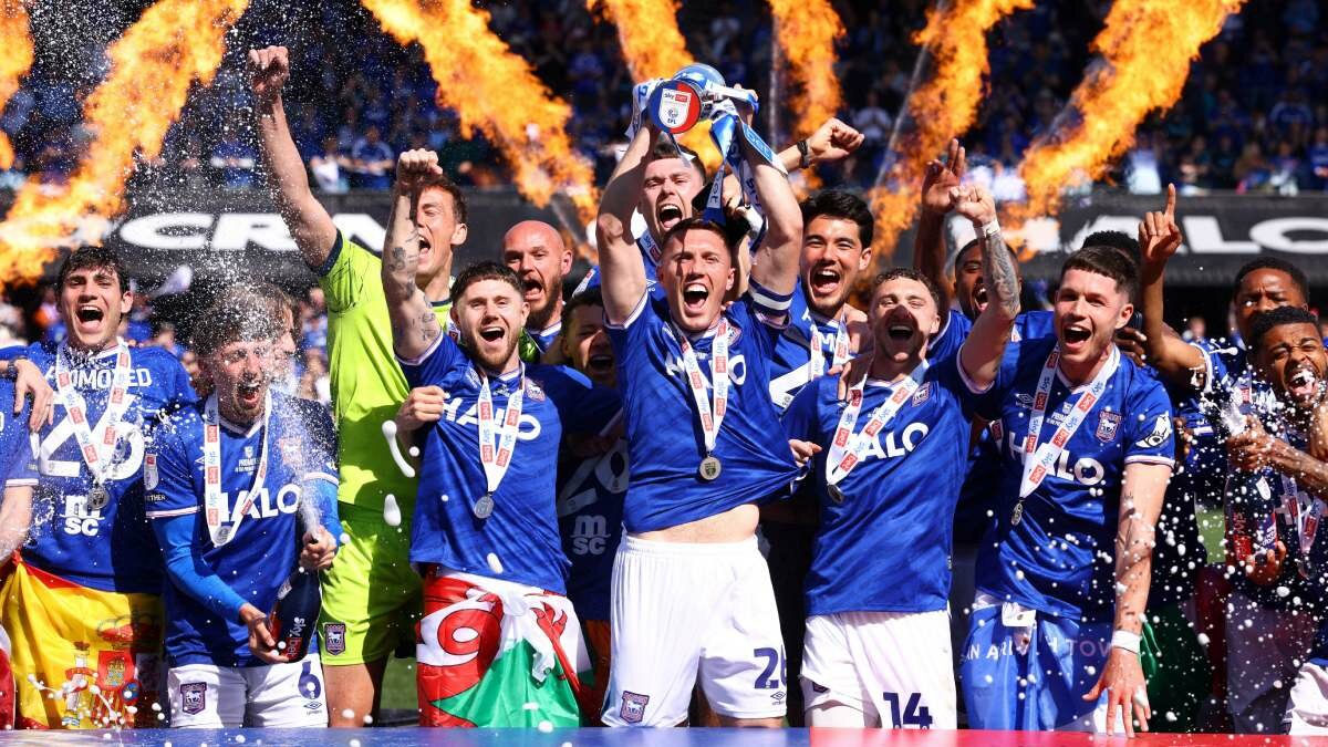 Ipswich Town regresa a la Premier League tras vencer 3-0 al QPR