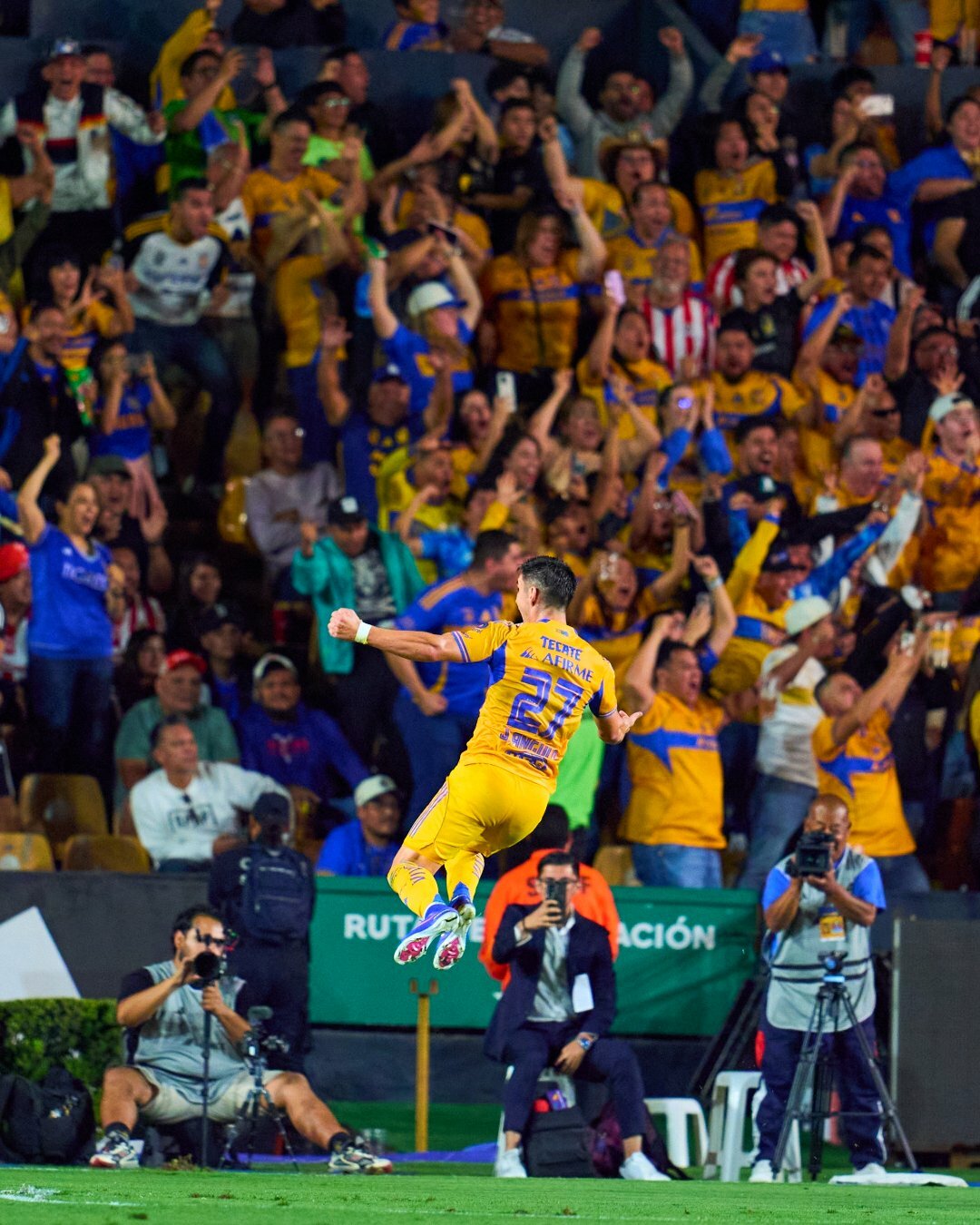 Tigres vence 3-1 a Chivas en la ida de cuartos de final