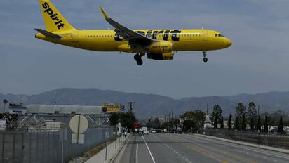 Spirit Airlines cesa operaciones tras declararse en quiebra