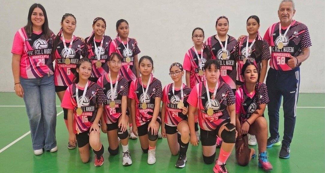 Alumnas de Monclova avanzan al nacional de voleibol