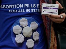 Suprema Corte de EU permite envío temporal de píldora abortiva