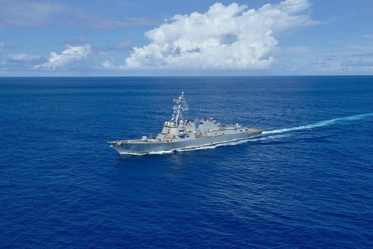EU afirma que Irán atacó barcos en Ormuz y hundió lanchas