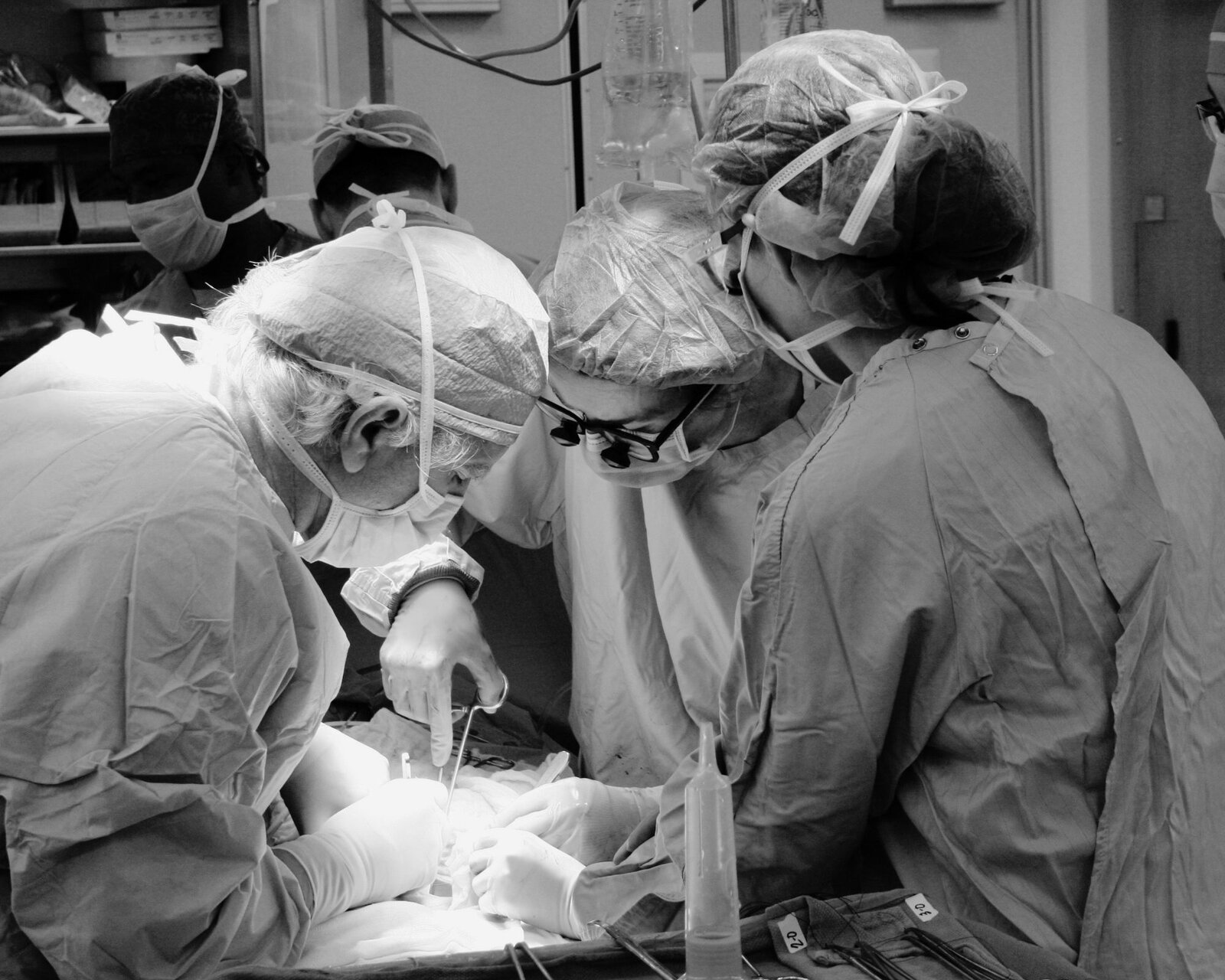 Multitarea del cirujano aumenta el riesgo de muerte de los trasplantados
