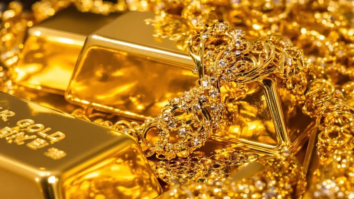 Oro se estabiliza tras caída por tensiones y petróleo