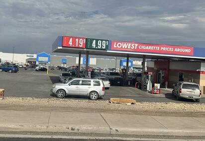 Gasolina supera los 4 dólares en Eagle Pass y preocupa impacto económico en la frontera