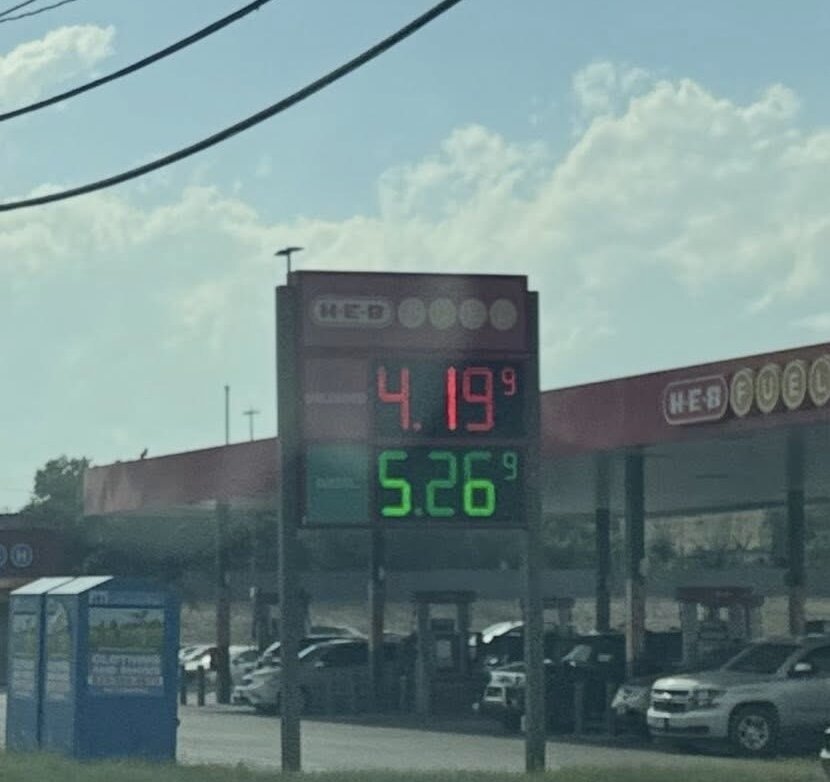 Gasolina : El aumento impacta directamente en el gasto semanal de cientos de familias de la frontera.