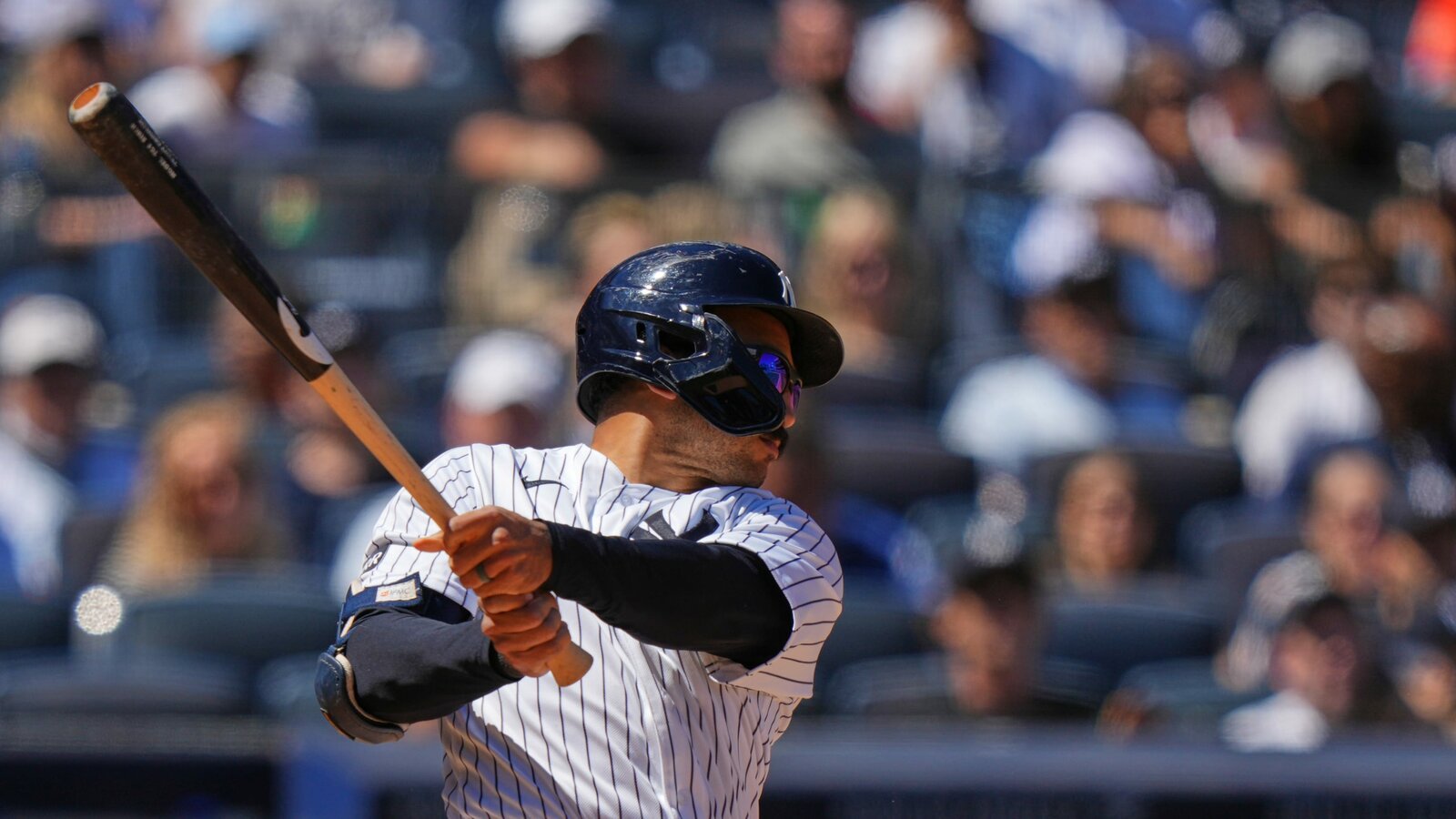 Doble de Grisham impulsa remontada de Yankees
