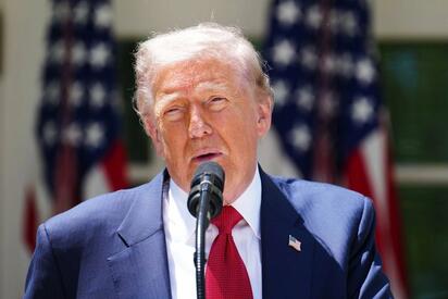 Trump afirma que cárteles gobiernan México y presiona frontera