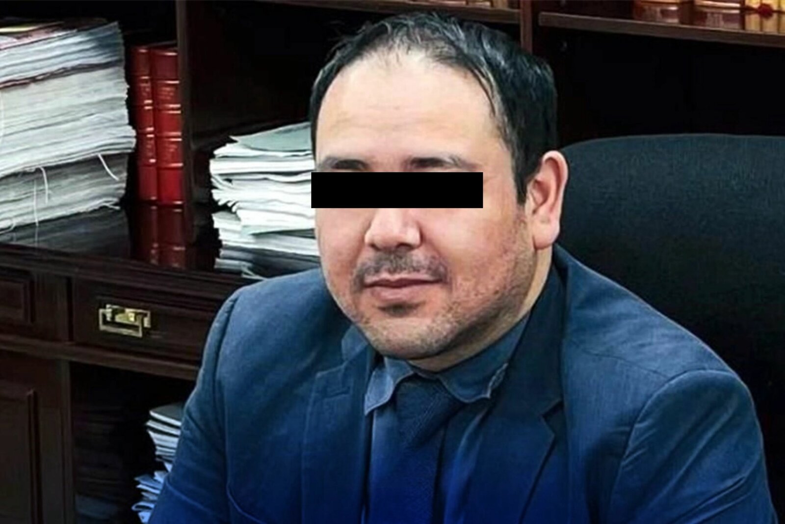 Vinculan a proceso a exjuez acusado de favorecer a Cabeza de Vaca con amparos