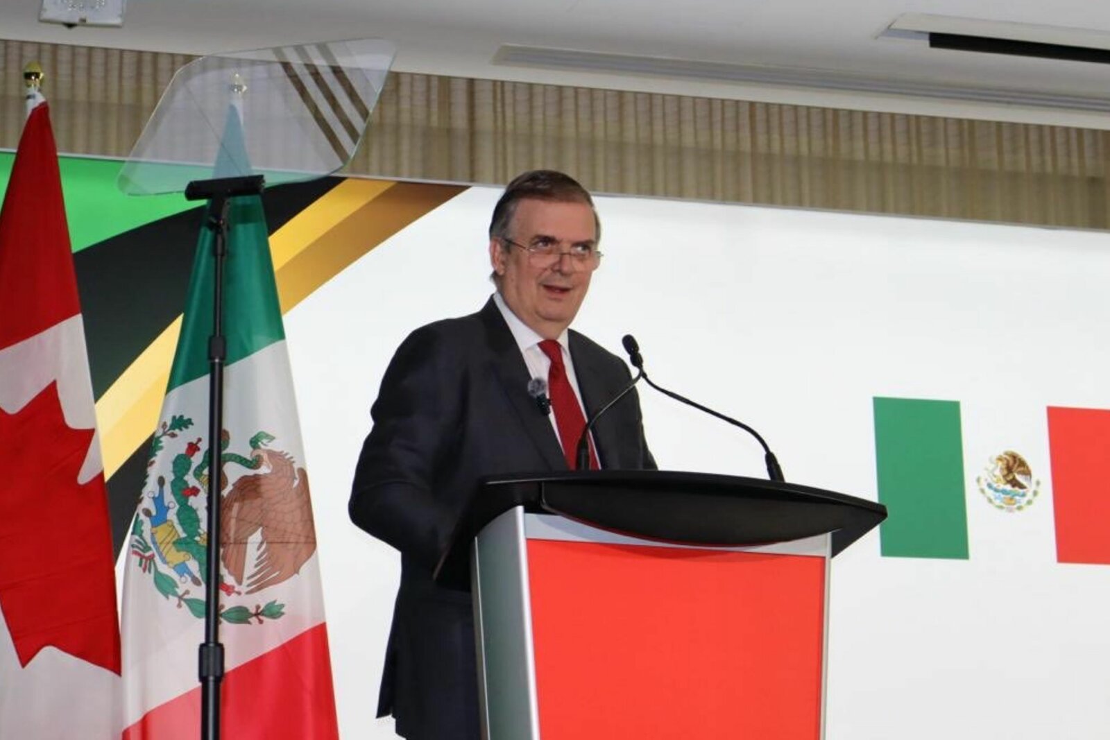 Marcelo Ebrard confirma inversión canadiense en sector farmacéutico