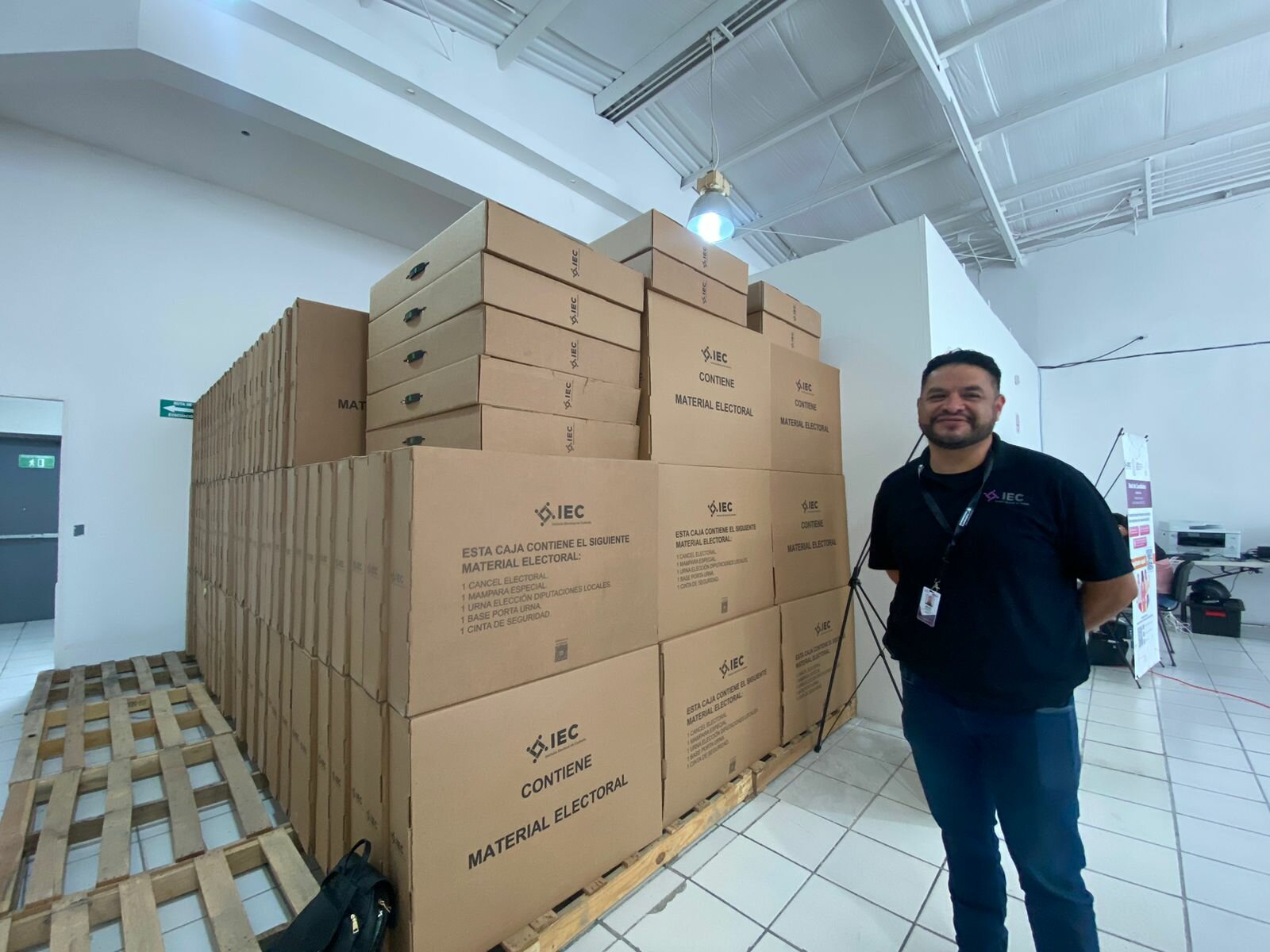 IEC Monclova recibe material para jornada electoral