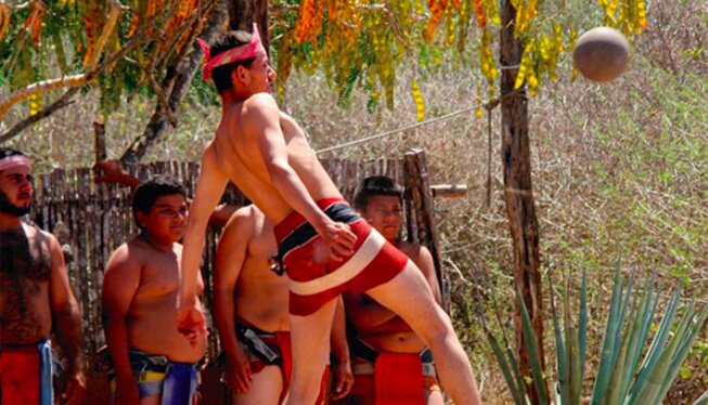 El ulama, juego prehispánico de 3,400 años, revive en México
