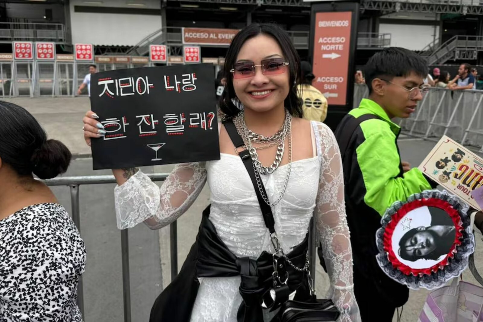 Fans de BTS viven emoción y ansiedad previo al concierto en CDMX