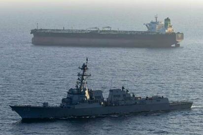 Irán amenaza con atacar bases de EU tras bombardeos a petroleros