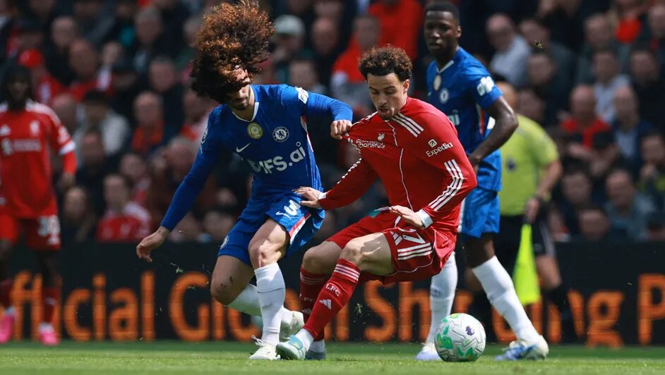 Liverpool y Chelsea equilibran fuerzas en un buen partido de Premier