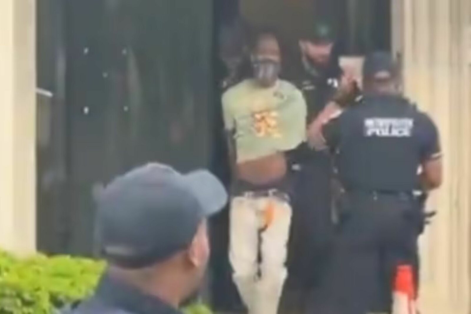 Video: Detienen a hombre armado en Instituto Cultural Mexicano de Washington