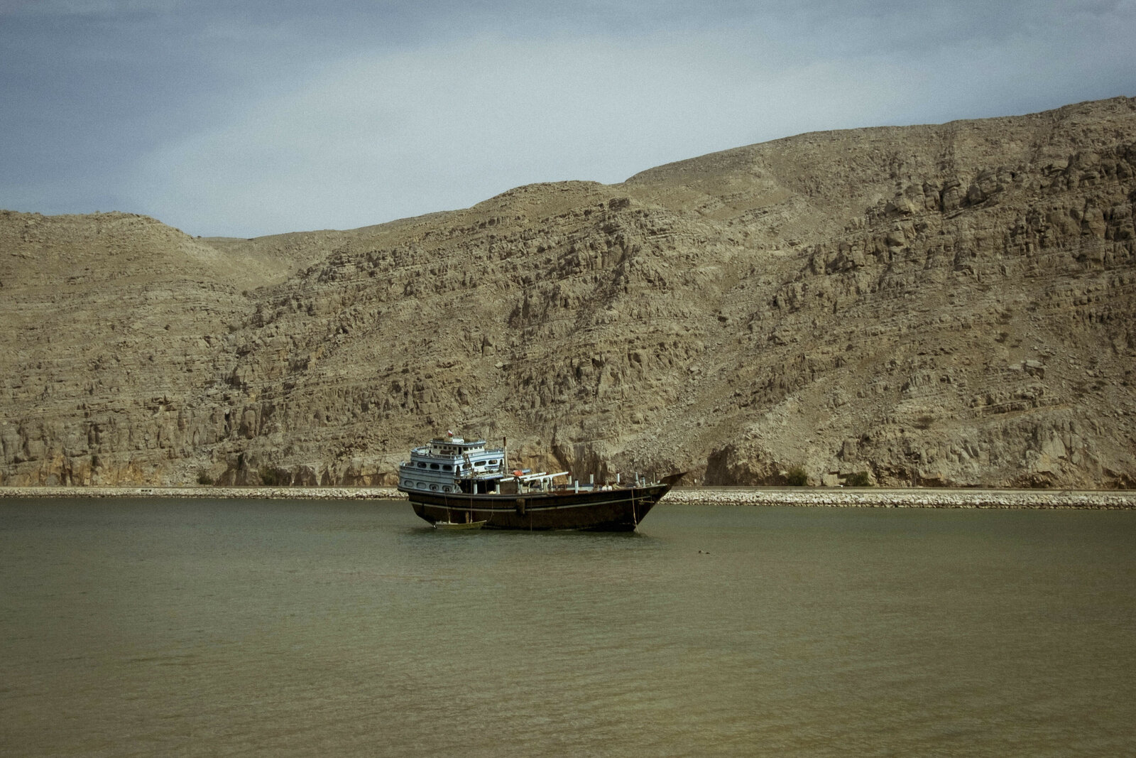 Irán amenaza con restringir paso en el estrecho de Ormuz