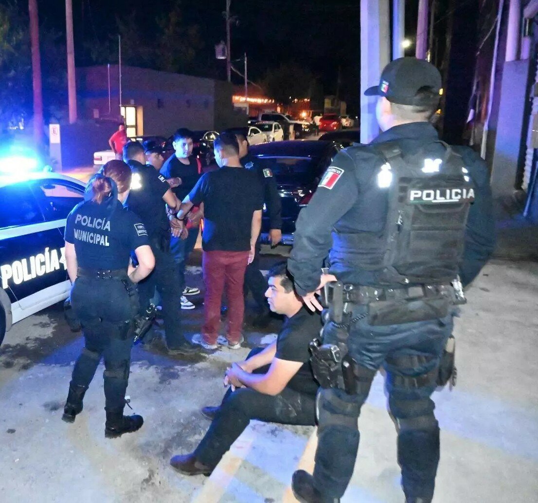 Detienen a tres jóvenes por alterar el orden en taquería de La Palma