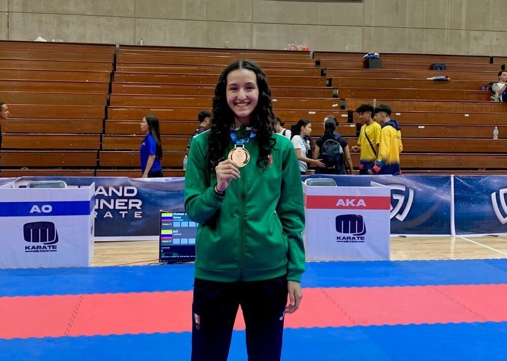 Normalista triunfa en campeonato de karate centroamericano