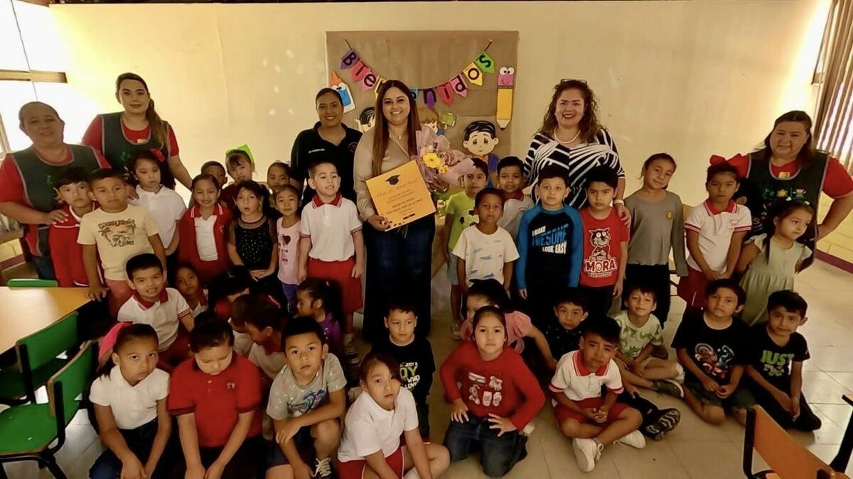 Claudia Andrades es nombrada madrina en jardín de Sabinas