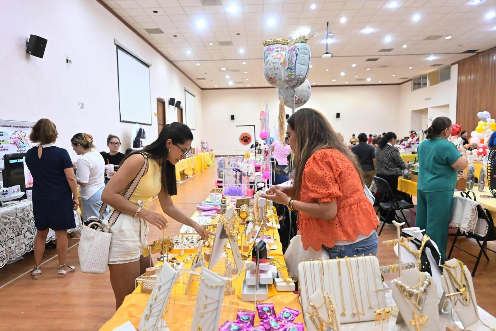 Mercadito Día de las Madres en Monclova supera expectativas