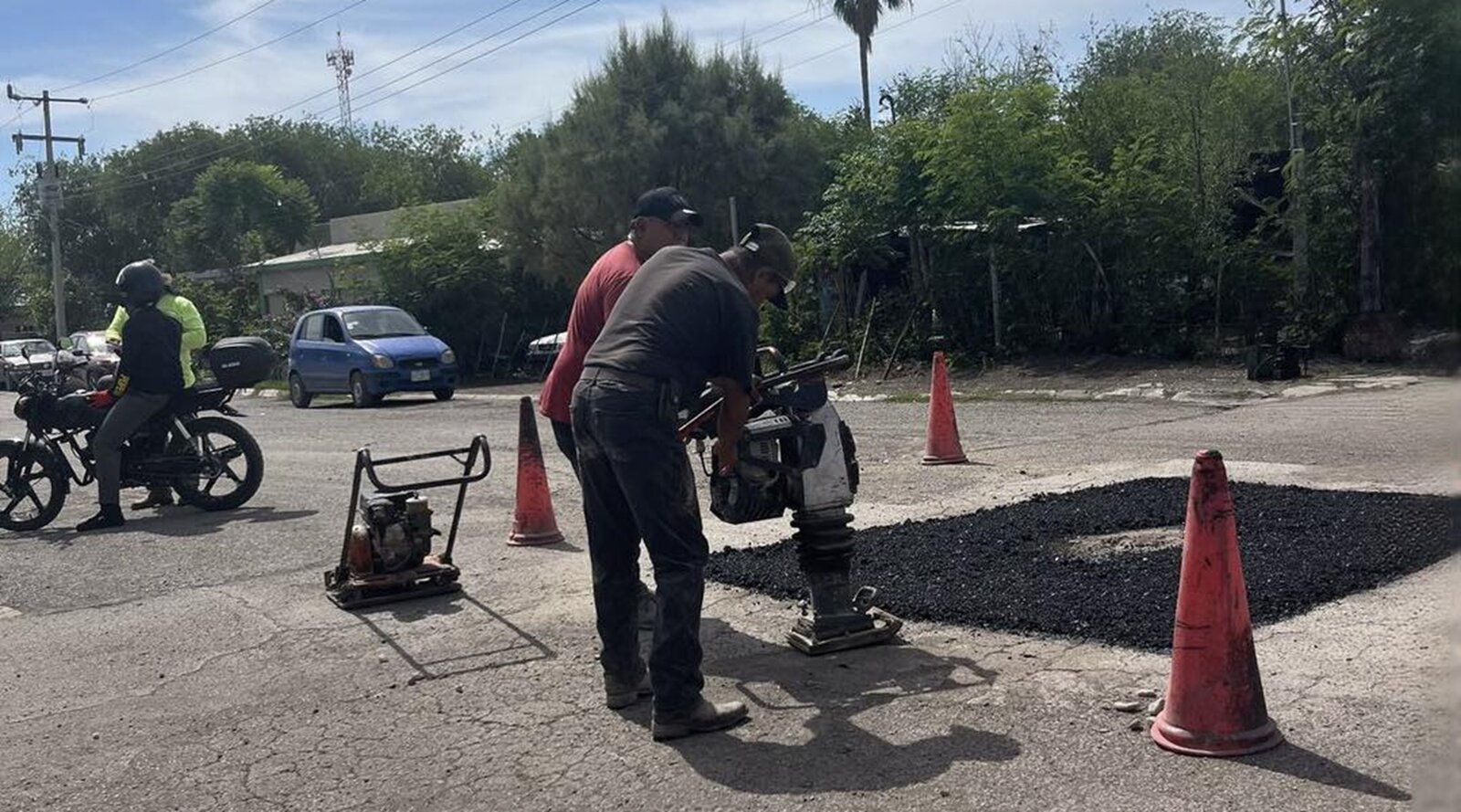 Múzquiz fortalece seguridad vial con bacheo y reductores en colonias