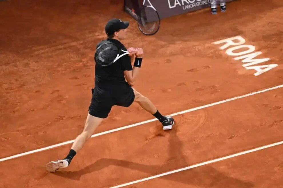 Sinner vence a Pellegrino y avanza en Roma