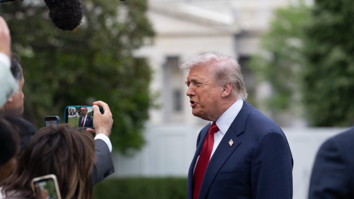 Trump viaja a China y descarta pedir ayuda a Pekín sobre Irán