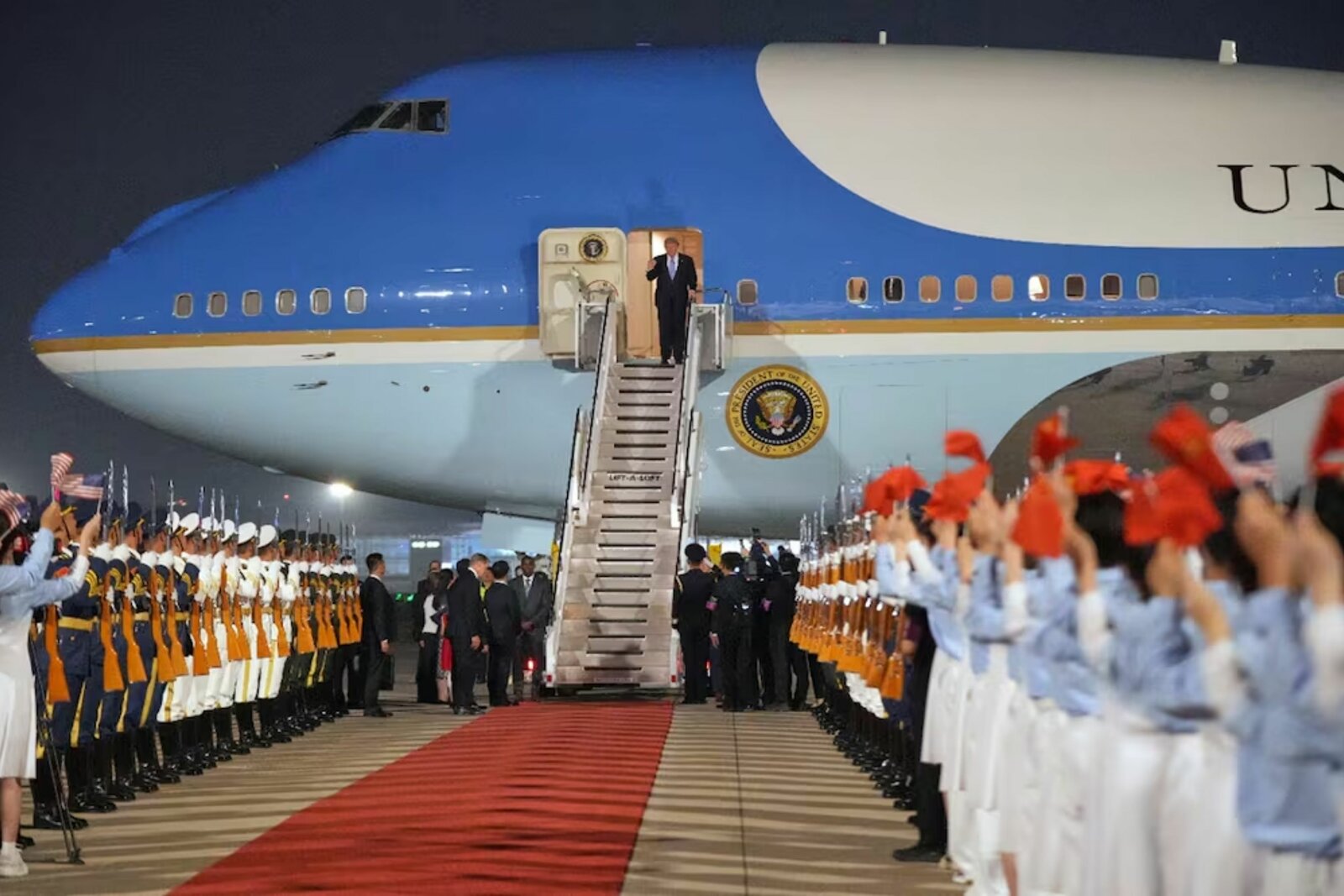 Trump inicia visita oficial a China marcada por tensiones globales