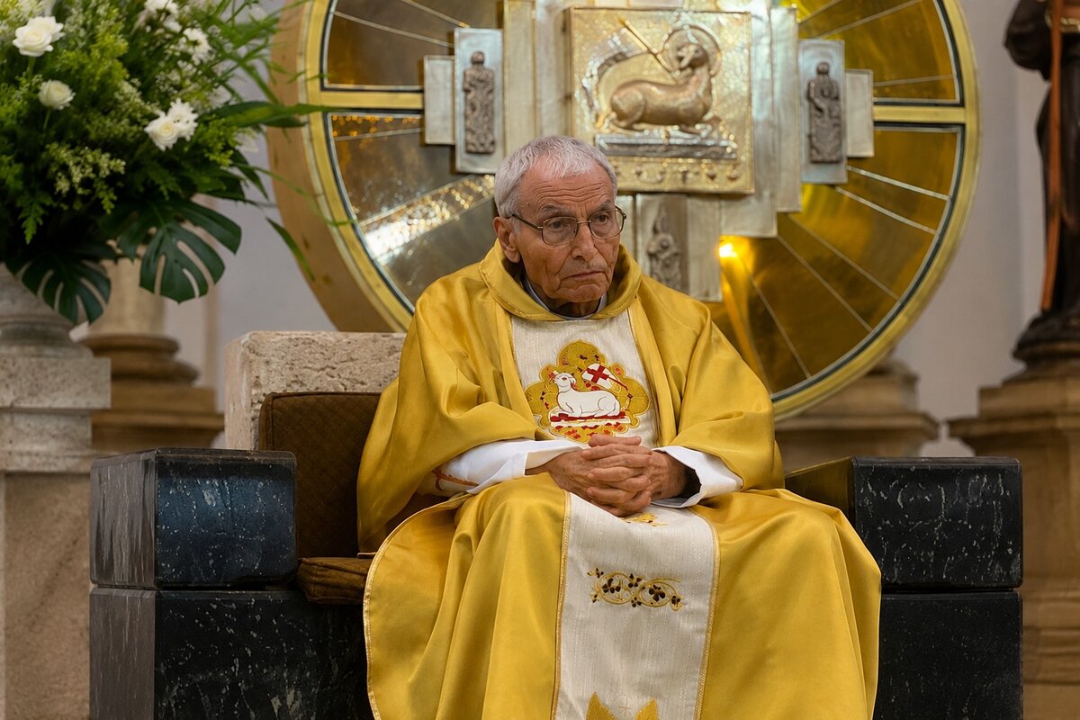 Padre Almaraz festeja 89 años de fe y amor al servicio de Dios