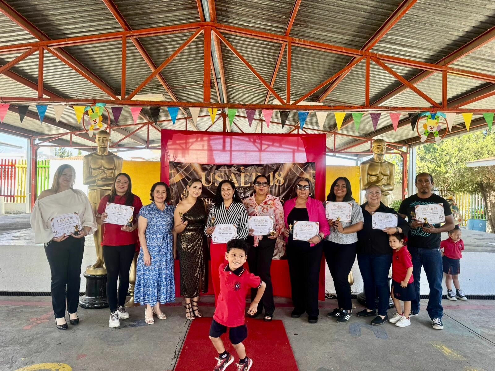 EDUCACIÓN Un reconocimiento especial a docentes de preescolar en San Juan de Sabinas destacó la vocación, entrega y esfuerzo diario de quienes forman a la niñez.