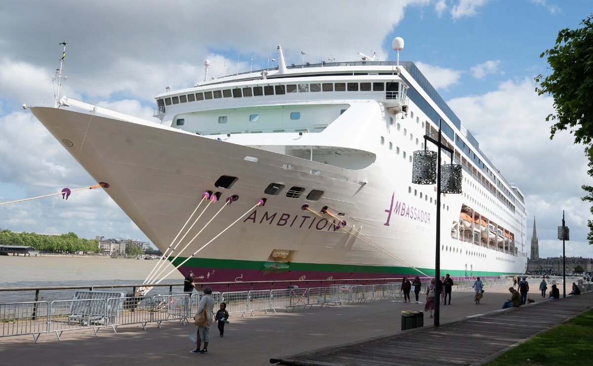 Francia permite desembarque parcial en crucero con brote de norovirus