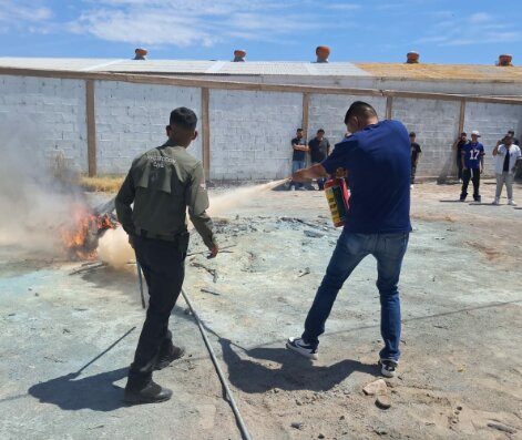 Protección Civil y Bomberos capacita a 40 personas de centros de rehabilitación en el uso de extintores