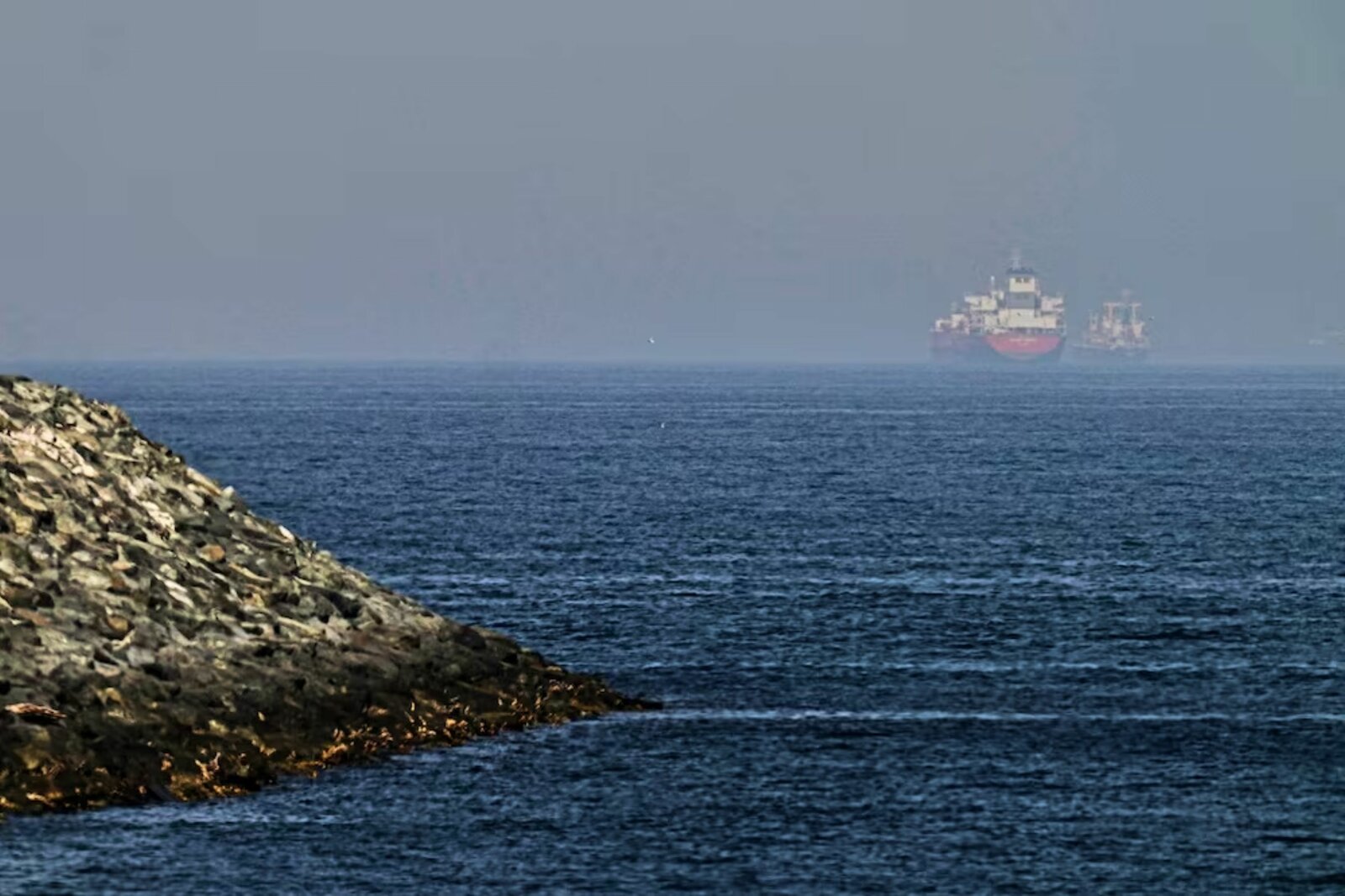 Países europeos negocian con Irán paso por el estrecho de Ormuz