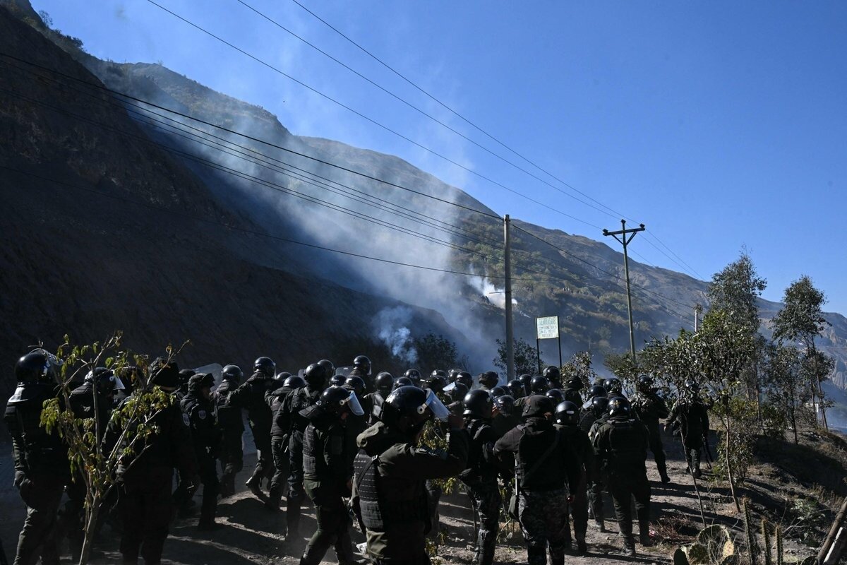 Al menos 57 detenidos en Bolivia tras operativo para desbloquear carreteras en La Paz