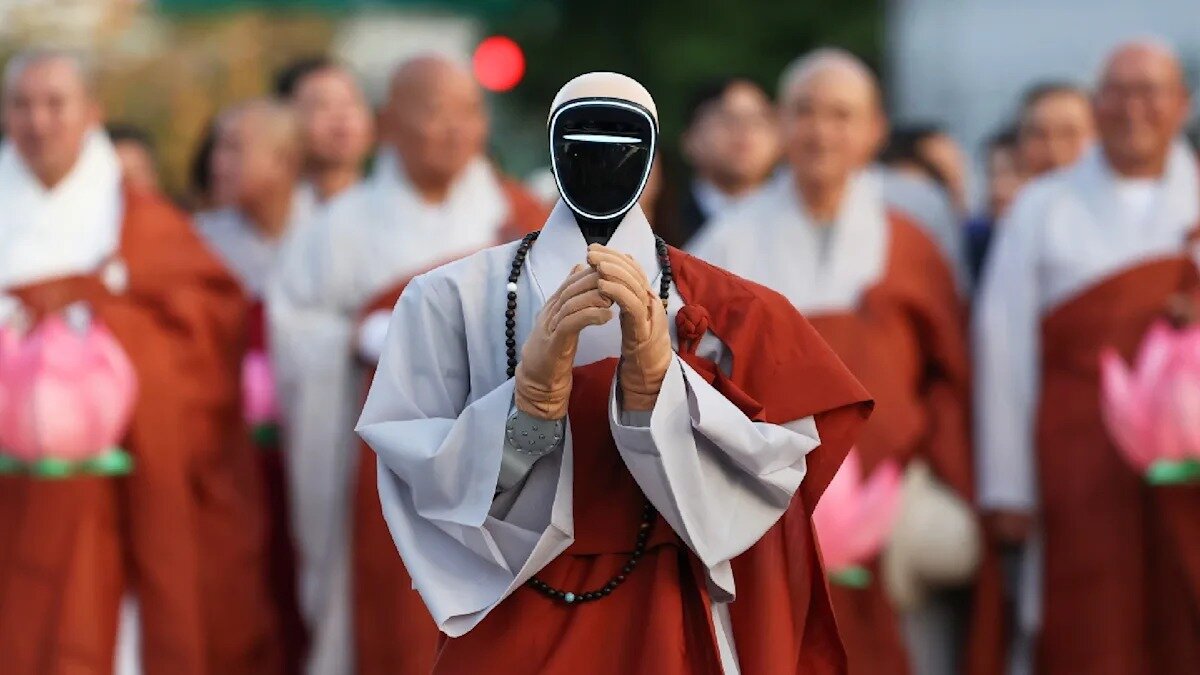 Robots monje participan en festival budista de Corea del Sur y sorprenden a asistentes