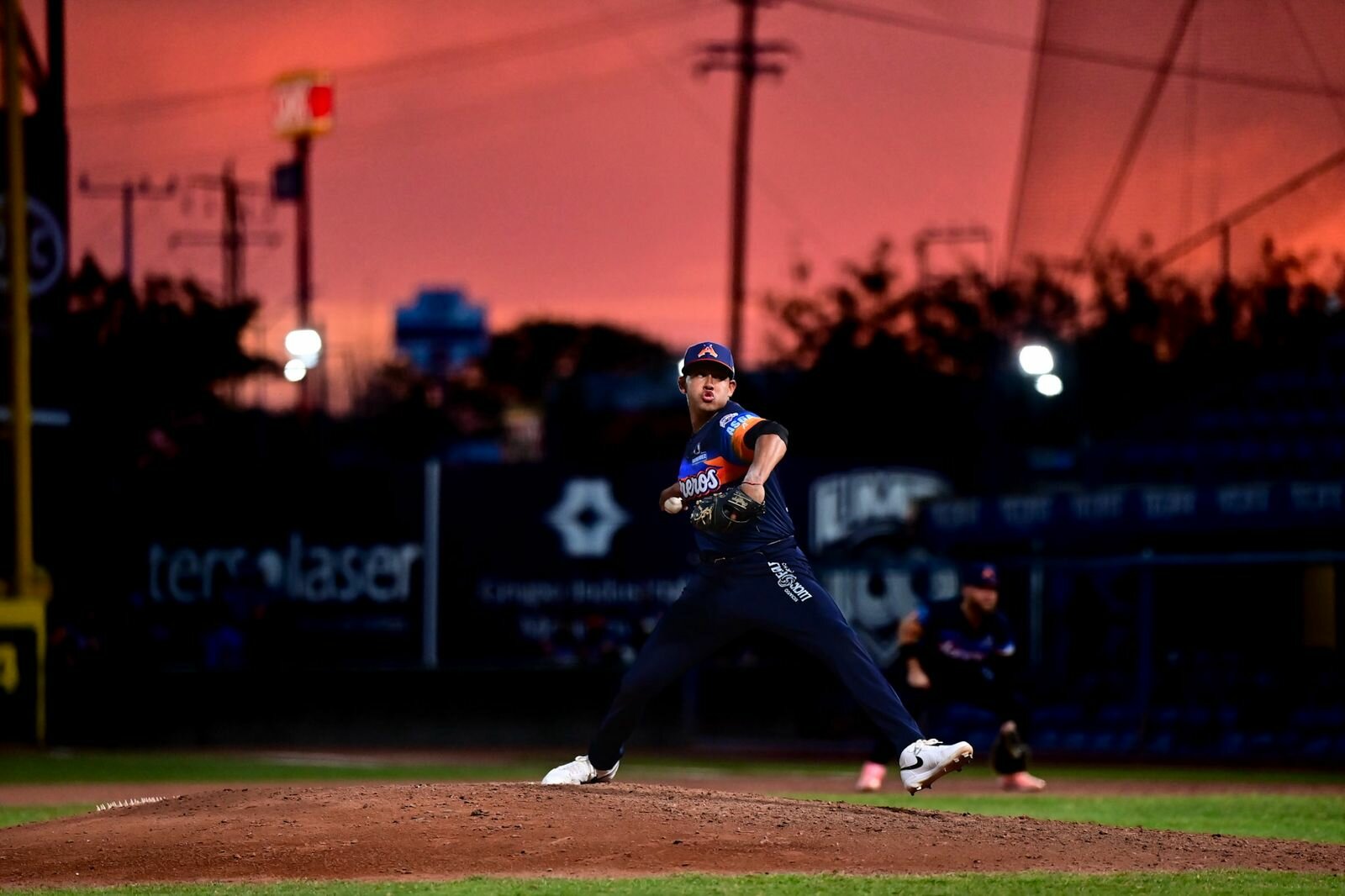 Charros domina y barre a los Acereros