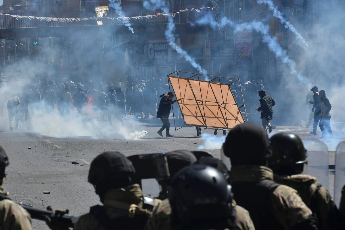 Bolivia emite órdenes de captura por protestas contra Rodrigo Paz