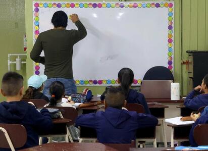Maestros rechazan aumento salarial del 9%