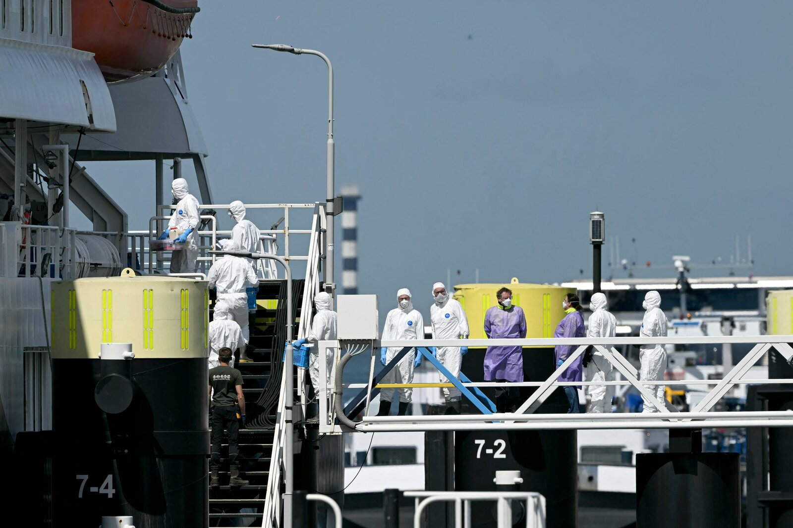 Crucero MV Hondius llega a Rotterdam y entra en cuarentena por hantavirus