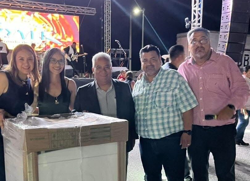 Celebran a maestros con gran festejo en Monclova