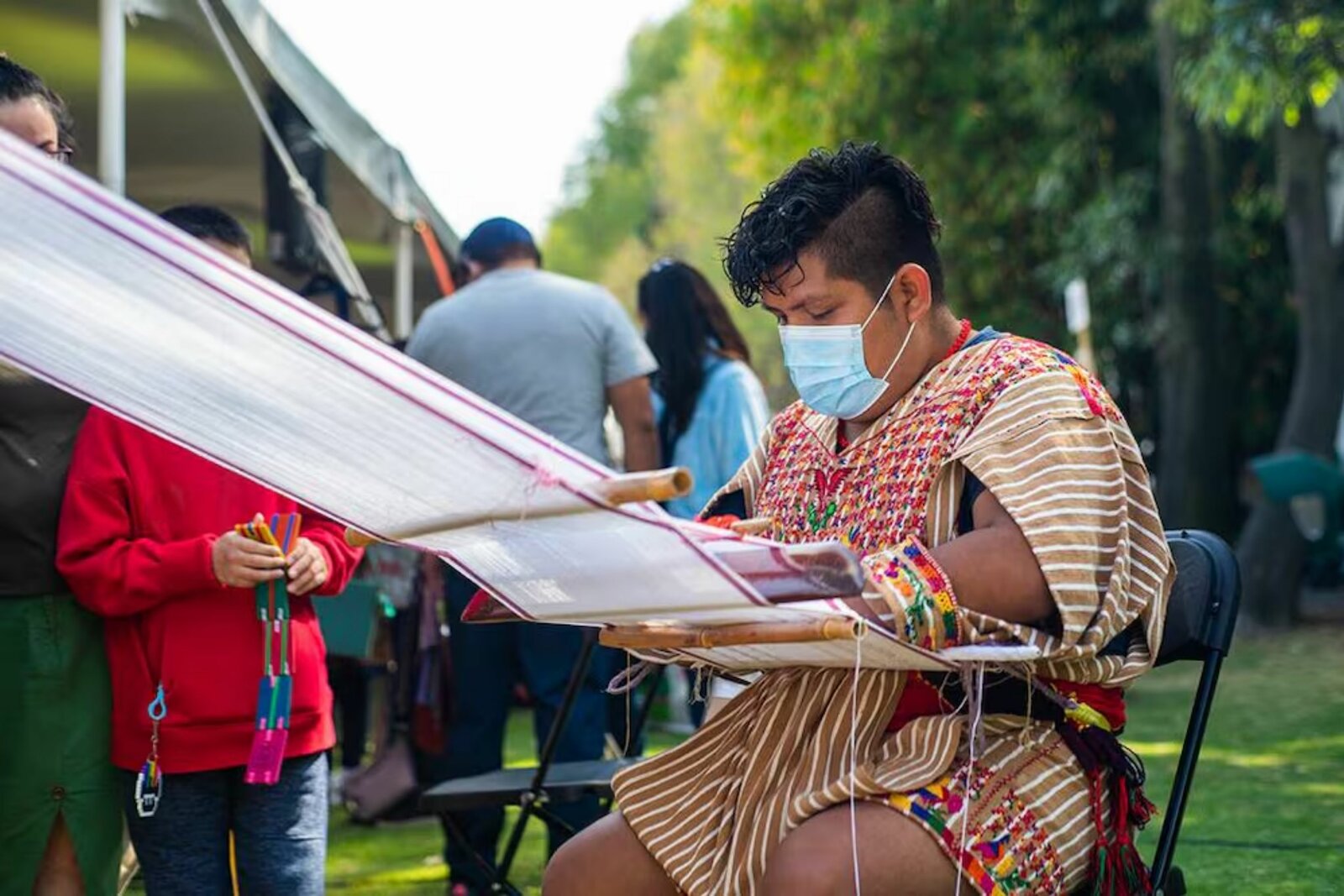 Hidalgo convoca a artesanos indígenas para diseñar playera del Mundial