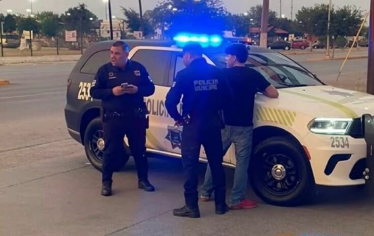 Joven es arrestado tras pelea en la Macroplaza