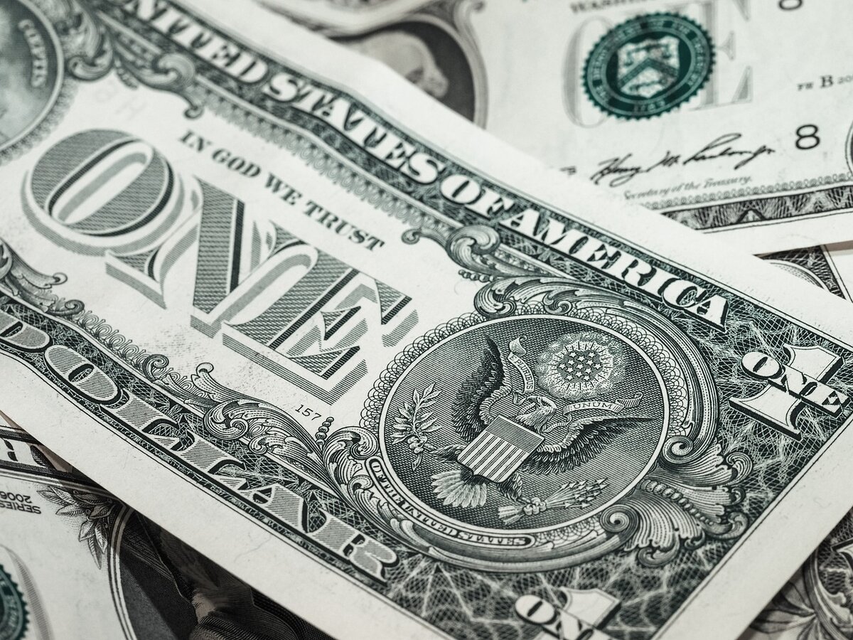 Tipo de cambio sube a 17.39 pesos por dólar este martes