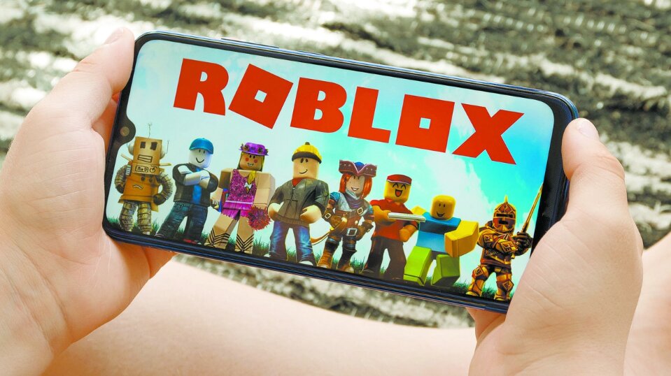 Organizaciones acusan a Roblox de prácticas engañosas con menores